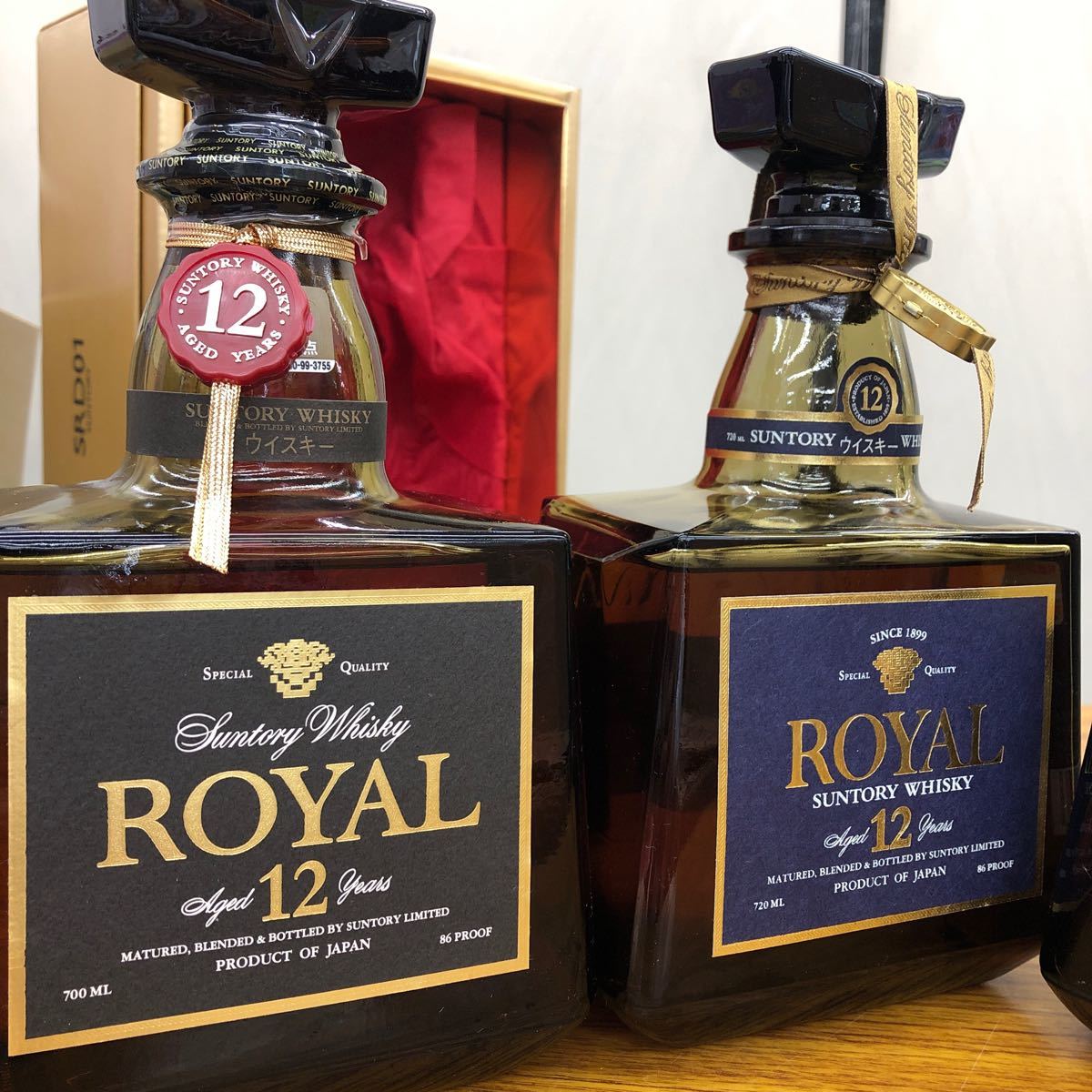 4本セット 古酒 未開栓 SUNTORY ROYAL 12年 サントリー ローヤル 12年 青 プレミアム 黒 SR 720ml/700ml ブルーラベル 箱 ウイスキー _画像4