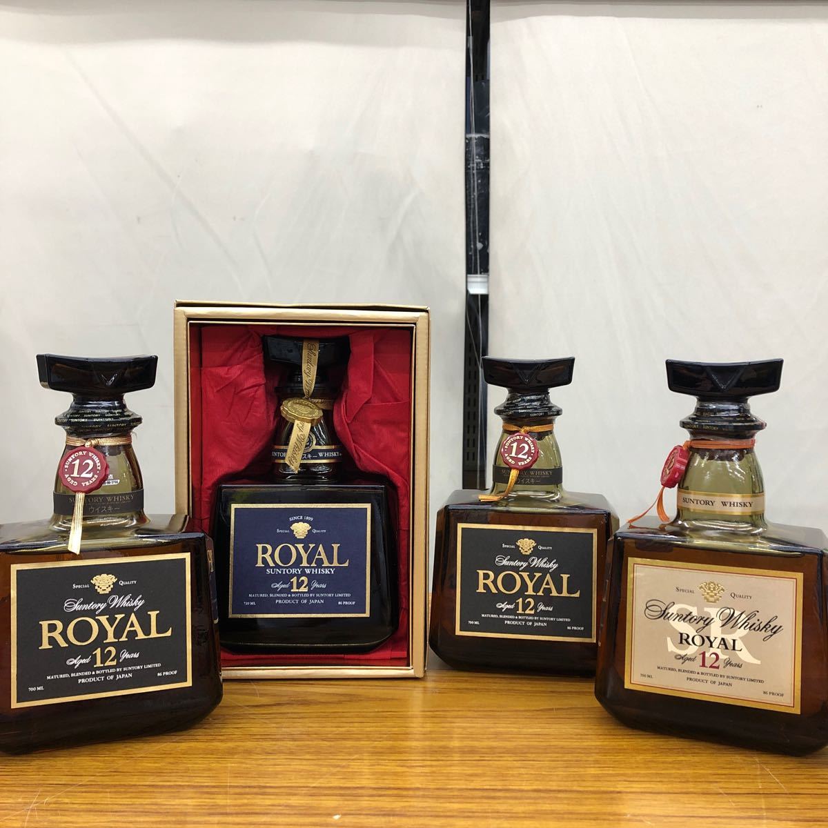 4本セット 古酒 未開栓 SUNTORY ROYAL 12年 サントリー ローヤル 12年 青 プレミアム 黒 SR 720ml/700ml ブルーラベル 箱 ウイスキー _画像1