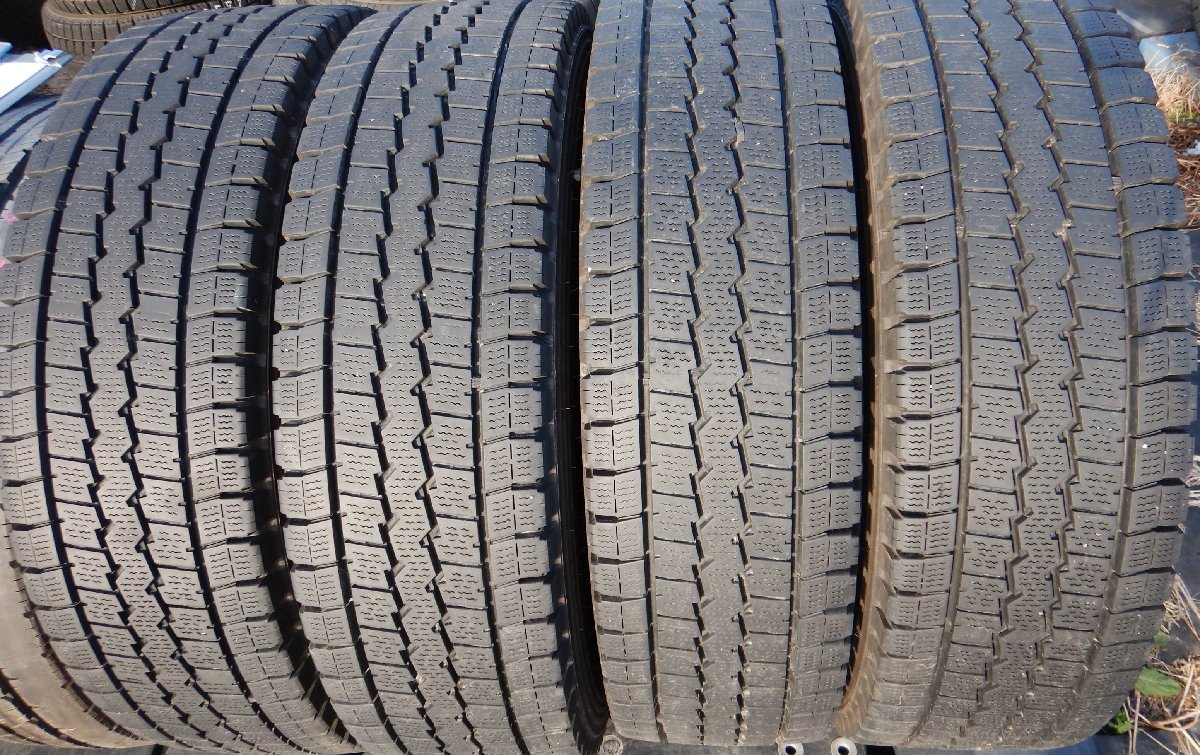 4本価格★パT8528■215/85R16 120/118L LT DUNLOP WINTERMAXX LT03M 2022年 スタッドレス★条件付送料無料★地山 小型 トラック