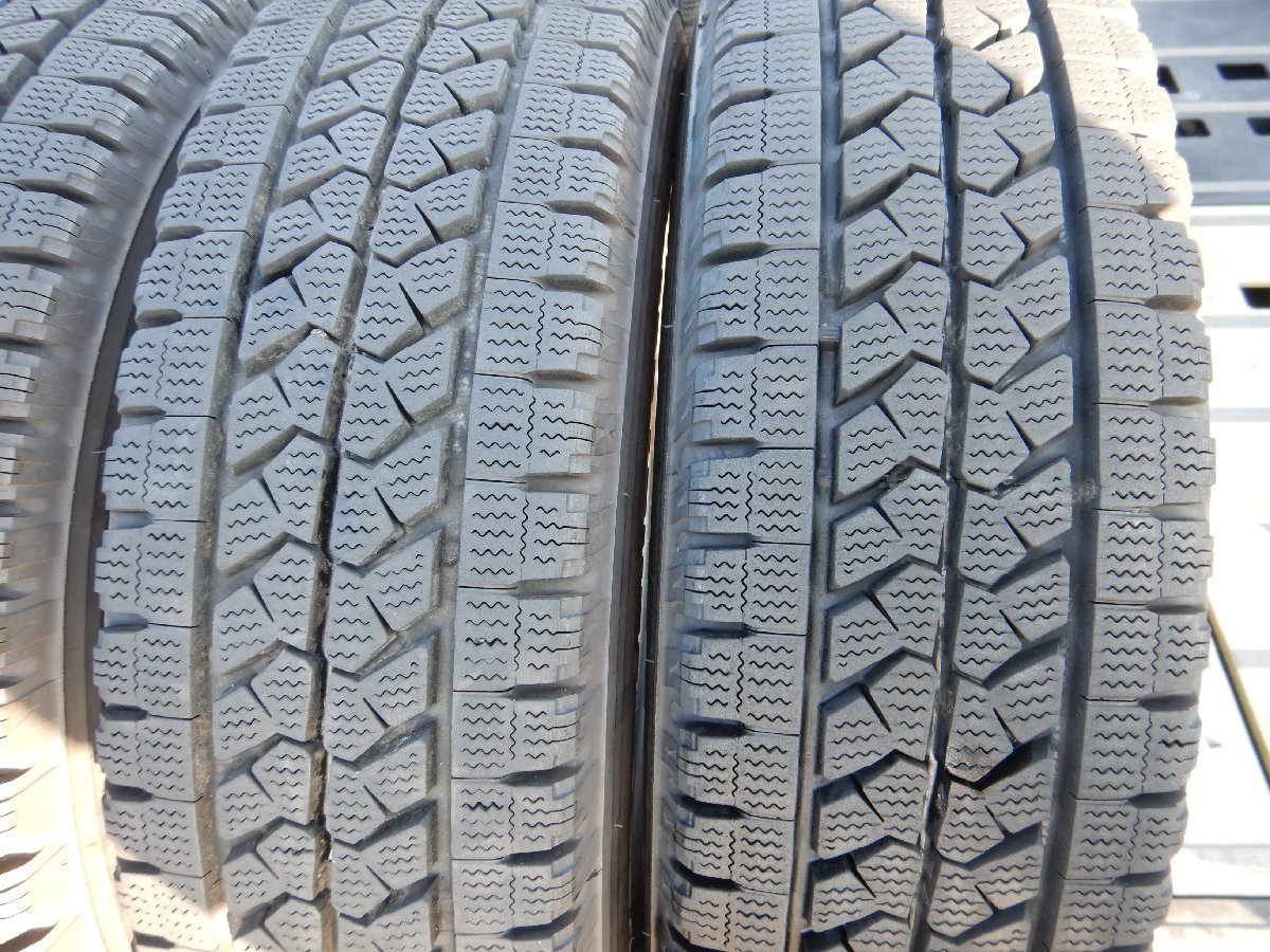 6本価格★パT8491■205/75R16 113/111L LT BRIDGESTONE BLIZZAK W979 2020年★条件付送料無料★地山 冬 トラック バリ山 スタッドレス_画像2