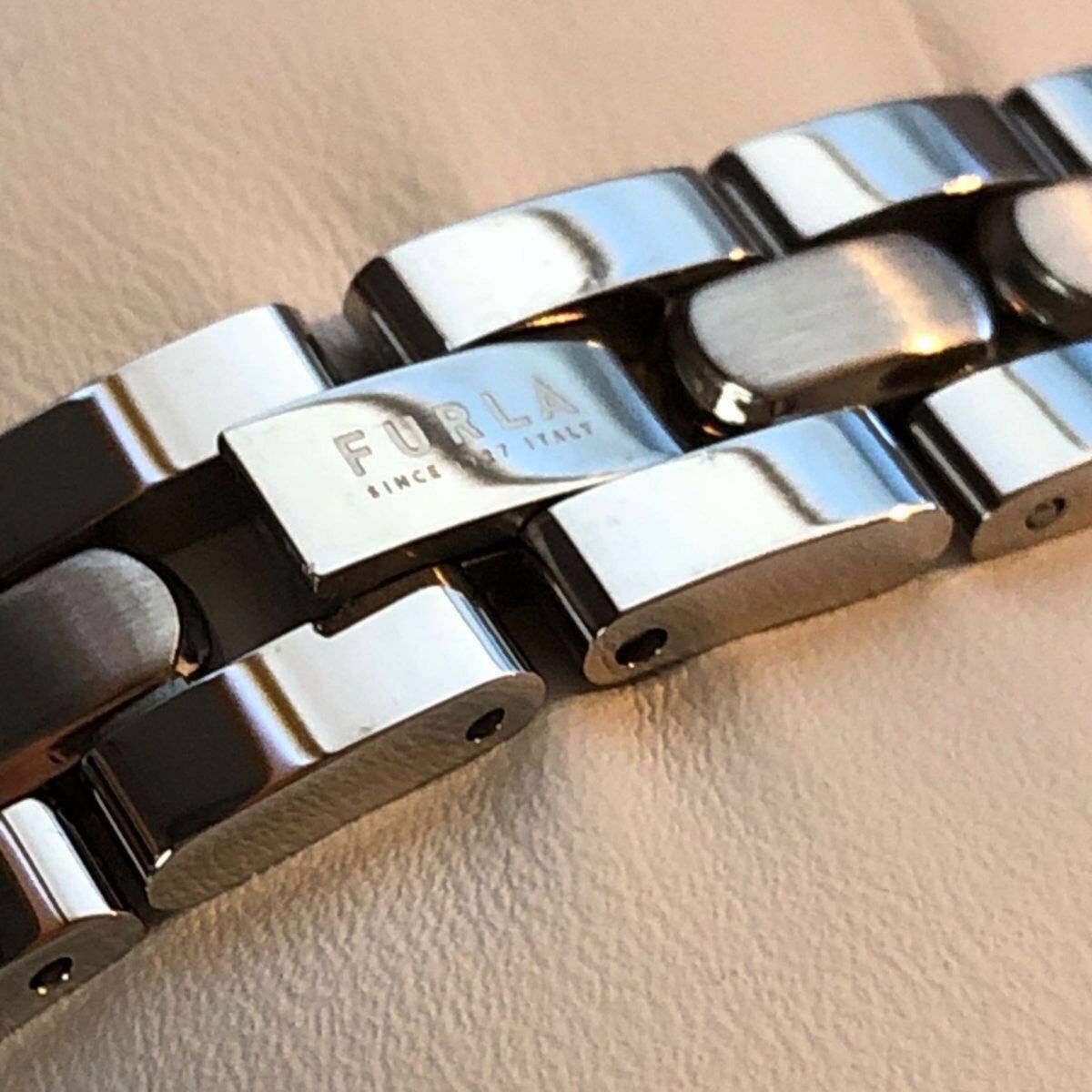 新品　難有り　FURLA(フルラ) LOGO LINKS ロゴリンク　WW00002005L1 レディース　腕時計　シルバーピンク
