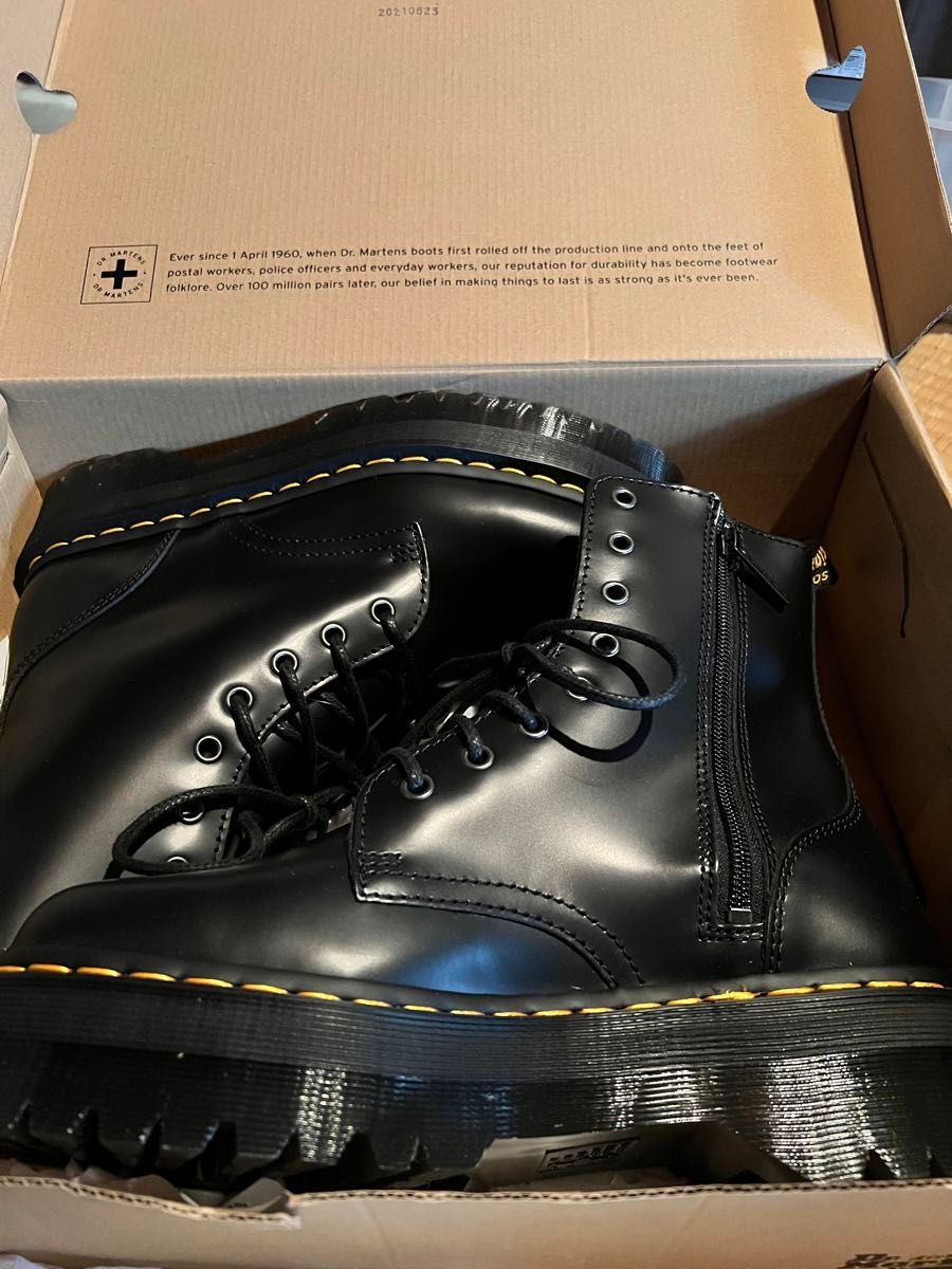 ドクターマーチン Dr.Martens 8ホールブーツ ジェードン サイドジップ付き BLACK ブラック系 15265001