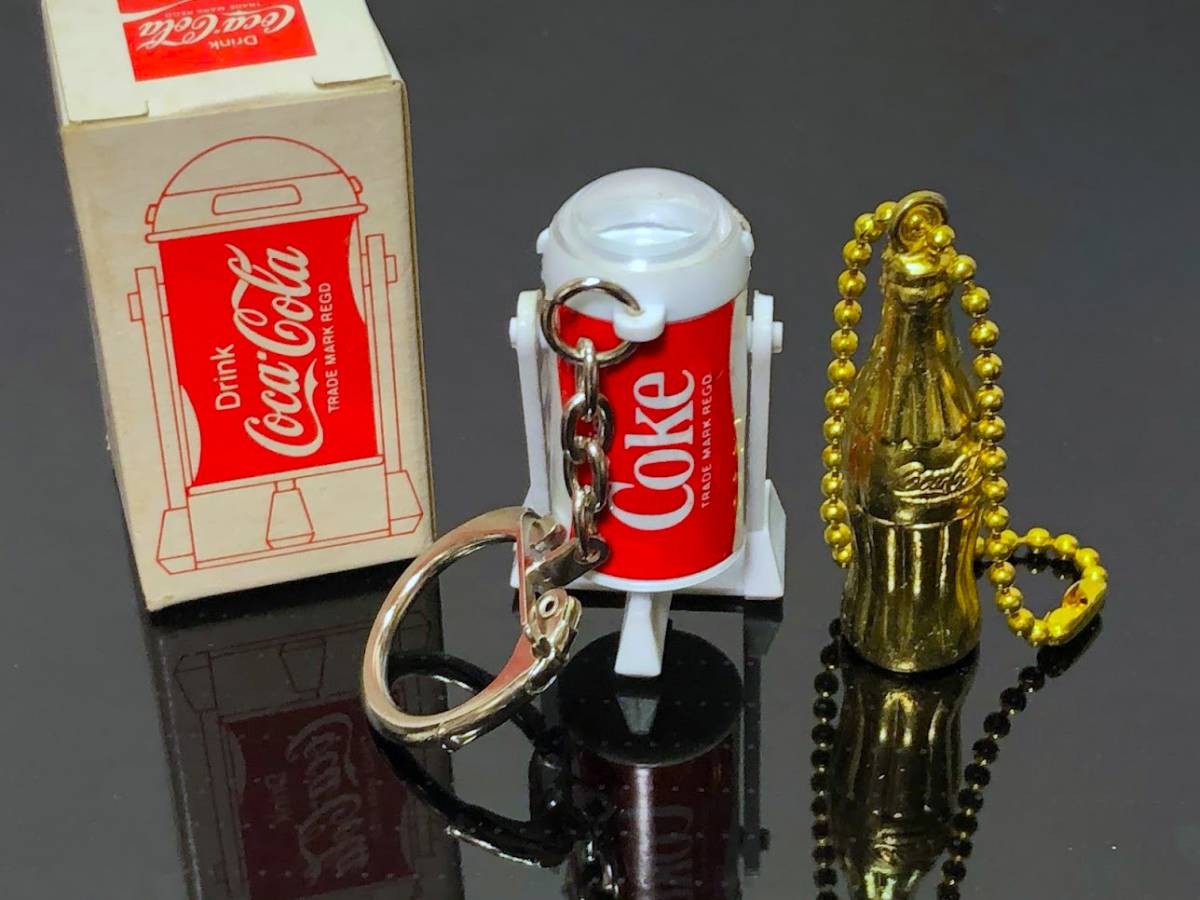 1970年代～ コカコーラ スターウォーズ R2-D キーホルダー ゴールドミニボトル 正規品 当時物 昭和レトロ ミニチュア ノベルティ 非売品_R2D2型ミニロボット＆ゴールドミニボトル。