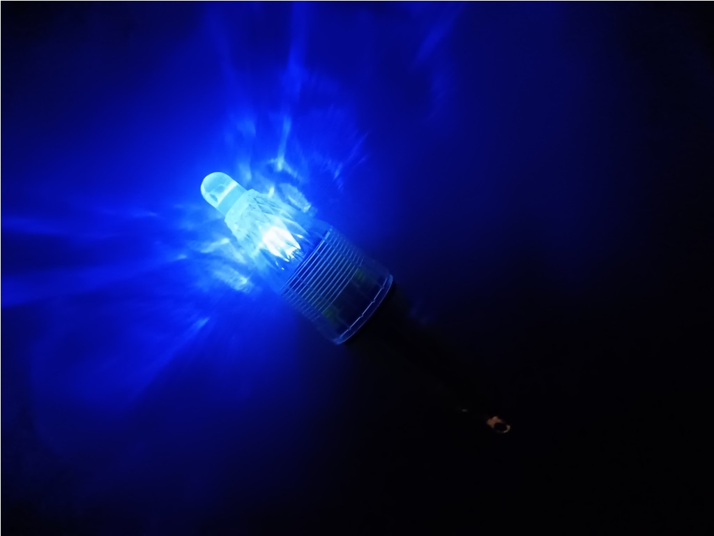 水中ライト 大 集魚灯 LED 夜釣り 2個セット 28.8g 12cm 夜光 タチウオ イワシ アジ イカ メバル 高輝度 点滅 水中 ライト 水中灯_画像4