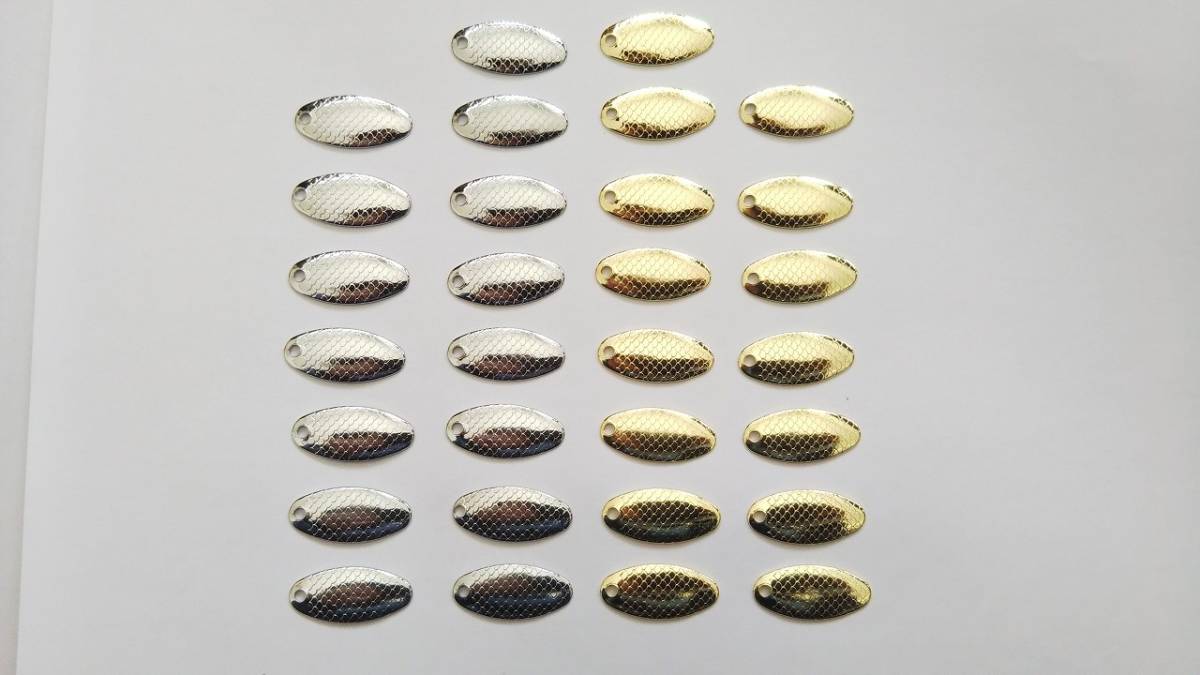 ブレード　魚のウロコの形　2.6cm 計30枚　set　ゴールド15枚　シルバー15枚　スピンテールジグ　ジグスピナーに　スプーン　フラッシング_画像1