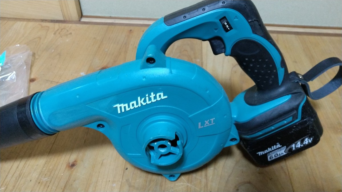 makita マキタ 充電式ブロワ UB142D 14.4V ノズルは新品/ヌメ革ストラップ/バッテリー付き BL1460B 動作品/補修あり 送風機/ガーデニング_画像2