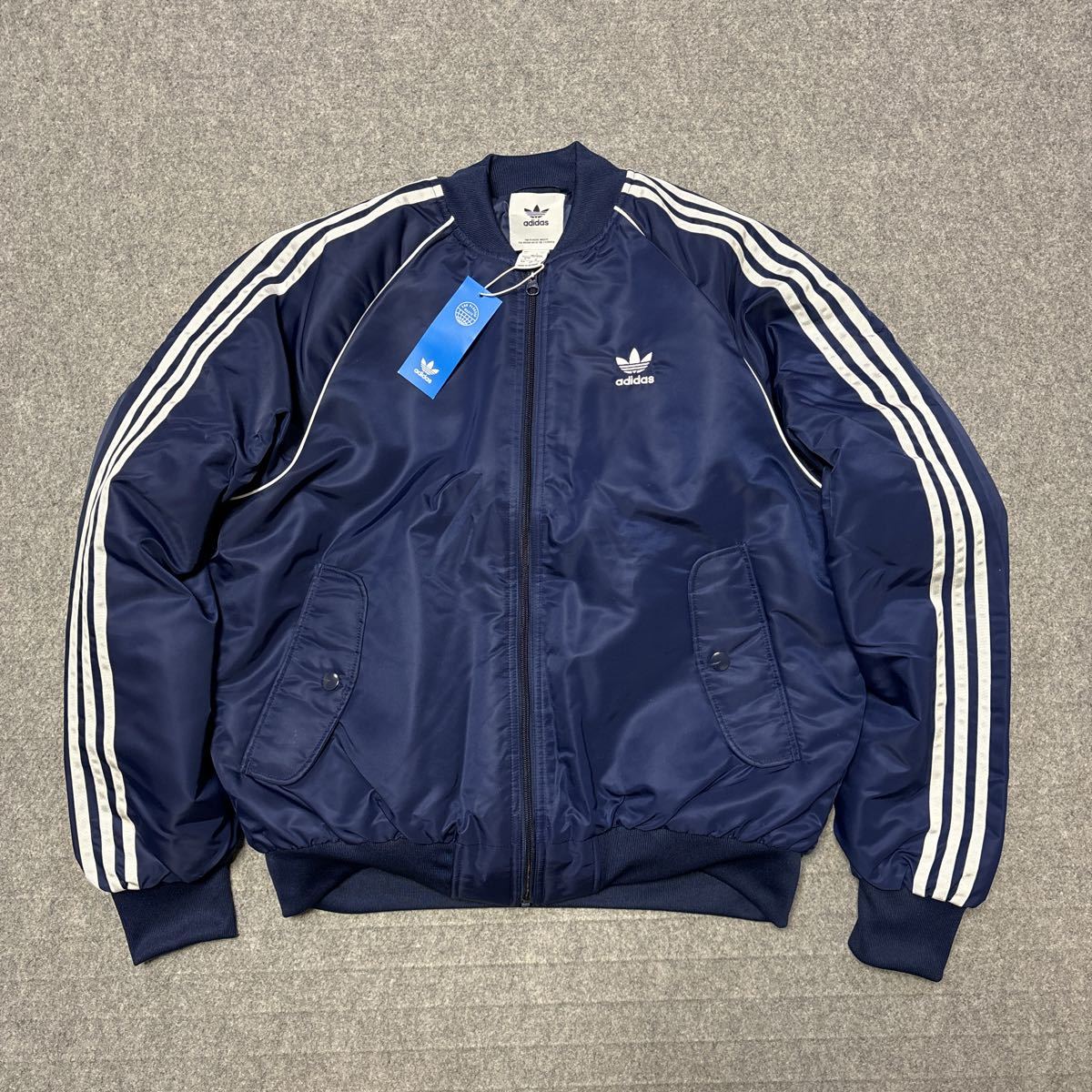 XLサイズ ★ 新品 アディダス オリジナルス 中綿 キルティング SST ボンバー ジャケット MA-1 adidas BOMBER 紺 エコダウン HL9202 LL 2L_画像2