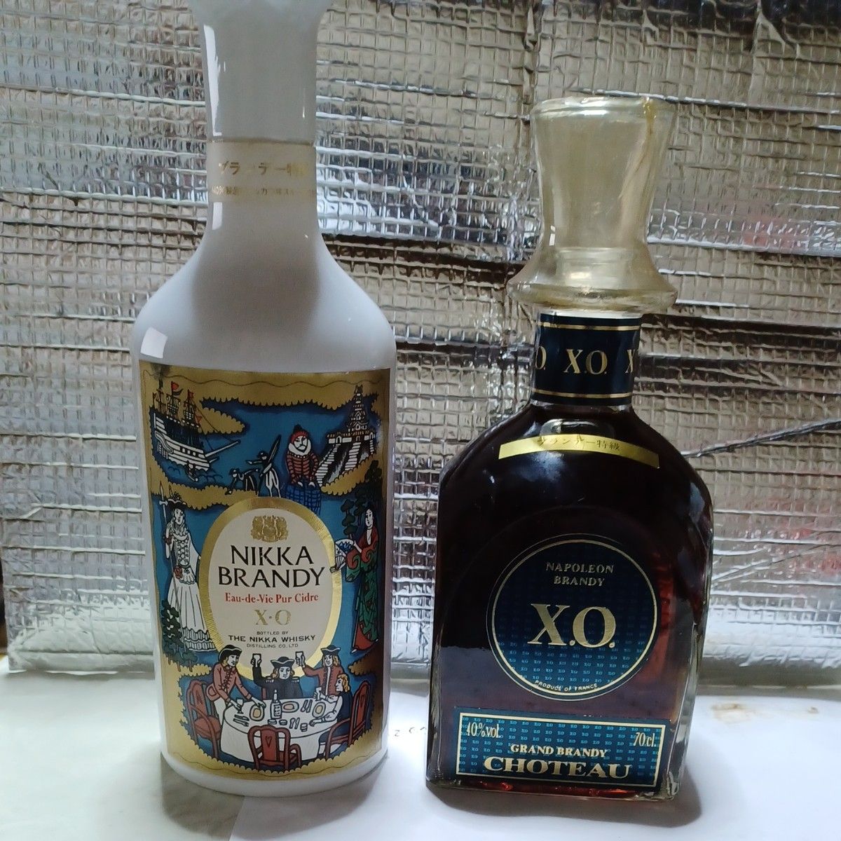 ニッカXO白陶器ボトル720ml40度とシャトーXOナポレオン750ml40度 ニッカXO白陶器ボトル720ml40度とシャトーXOナポレオン750ml40度