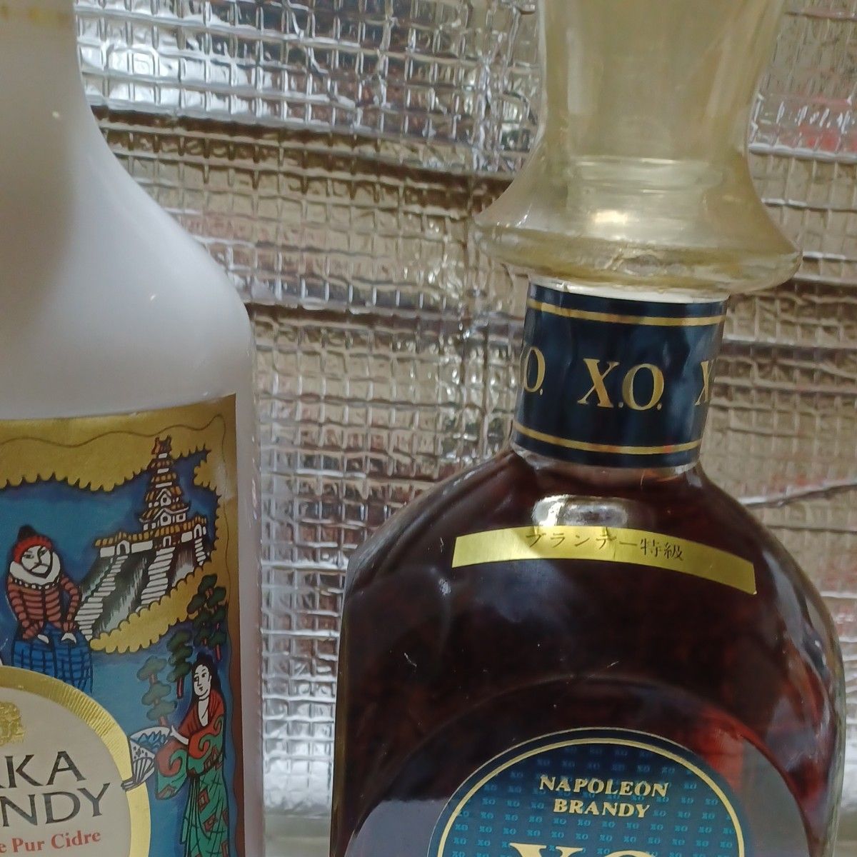 ニッカXO白陶器ボトル720ml40度とシャトーXOナポレオン750ml40度 ニッカXO白陶器ボトル720ml40度とシャトーXOナポレオン750ml40度