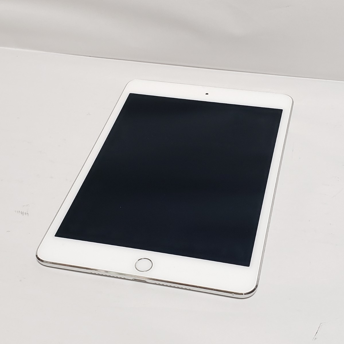 新作グッ WiFiモデル スペースグレイ 256GB 第5世代 mini iPad Apple ☆美品☆ 7.9インチ ミニ アイパッド mini5 iPad モデル番号A1538 iPad本体