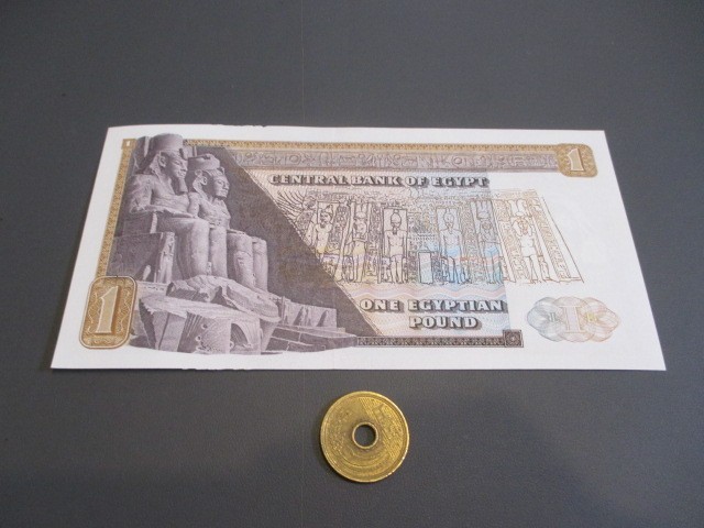 未使用　エジプト　1978年　アブシンベル神殿ラムセス2世像　1ポンド　P-44c_画像2