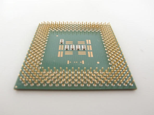 CPU:Intel Celeron MALAY 667/128/66/1.7V Q844A783-8756 SL4P9 Intel selection long 