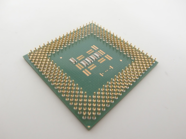CPU:Intel Celeron MALAY 667/128/66/1.7V Q844A783-8756 SL4P9 Intel selection long 