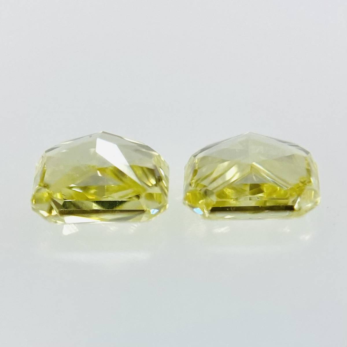 FANCY INTENSE YELLOW 0.118ct＆0.111ct/RAD/RT2389/CGL