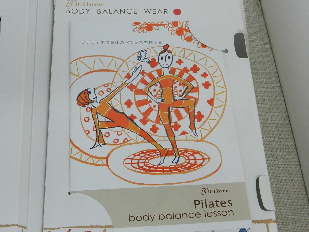 BODY BALANCE WEAR B-Three ピラティスで身体のバランスを整える　DVD　冊子　ウェア上下　定価15645円　ヨガ　Tシャツ_画像6