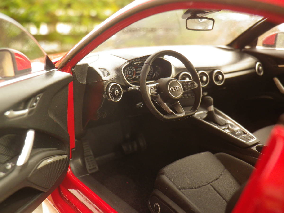絶版！ Audi ディーラー特注品 アウディ TT Coupe クーペ 8N 8J Tangorot / Tango Red Art-No 501.14.004.25 ドイツ車_画像1