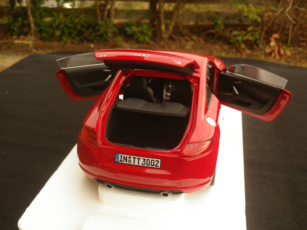 絶版！ Audi ディーラー特注品 アウディ TT Coupe クーペ 8N 8J Tangorot / Tango Red Art-No 501.14.004.25 ドイツ車_画像7