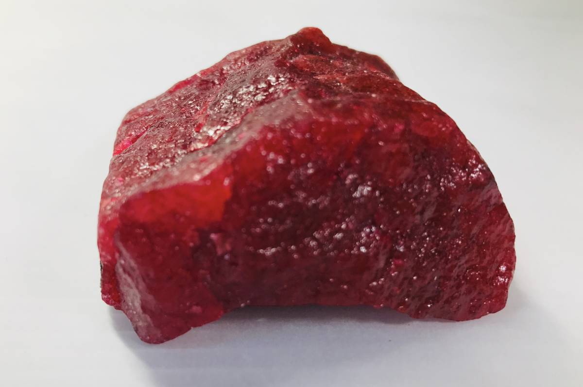 【大地のパワー絶大】天然ルビーコランダム 原石 873.95Ct Ruby 天然石 パワーストーン 鑑別書付き ソーティング Corundum 宝石 鑑賞石_画像4