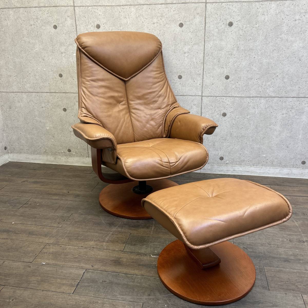 【最終値下げ】レジーナリクライナー 関家具 W830×D830~1210×H1070~900 座面高さ440~490 オットマンW500×D460×H425 D1205-2