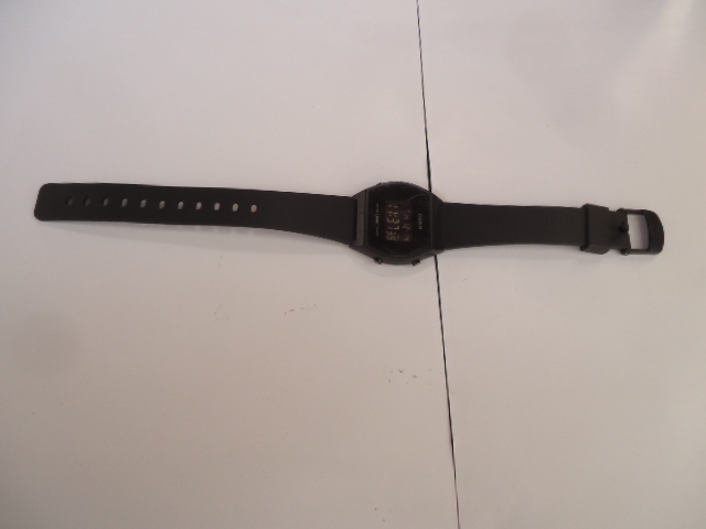 M028　カシオ　腕時計　ブラックカラー　ラバーベルト　レディース？　LW-204_画像2