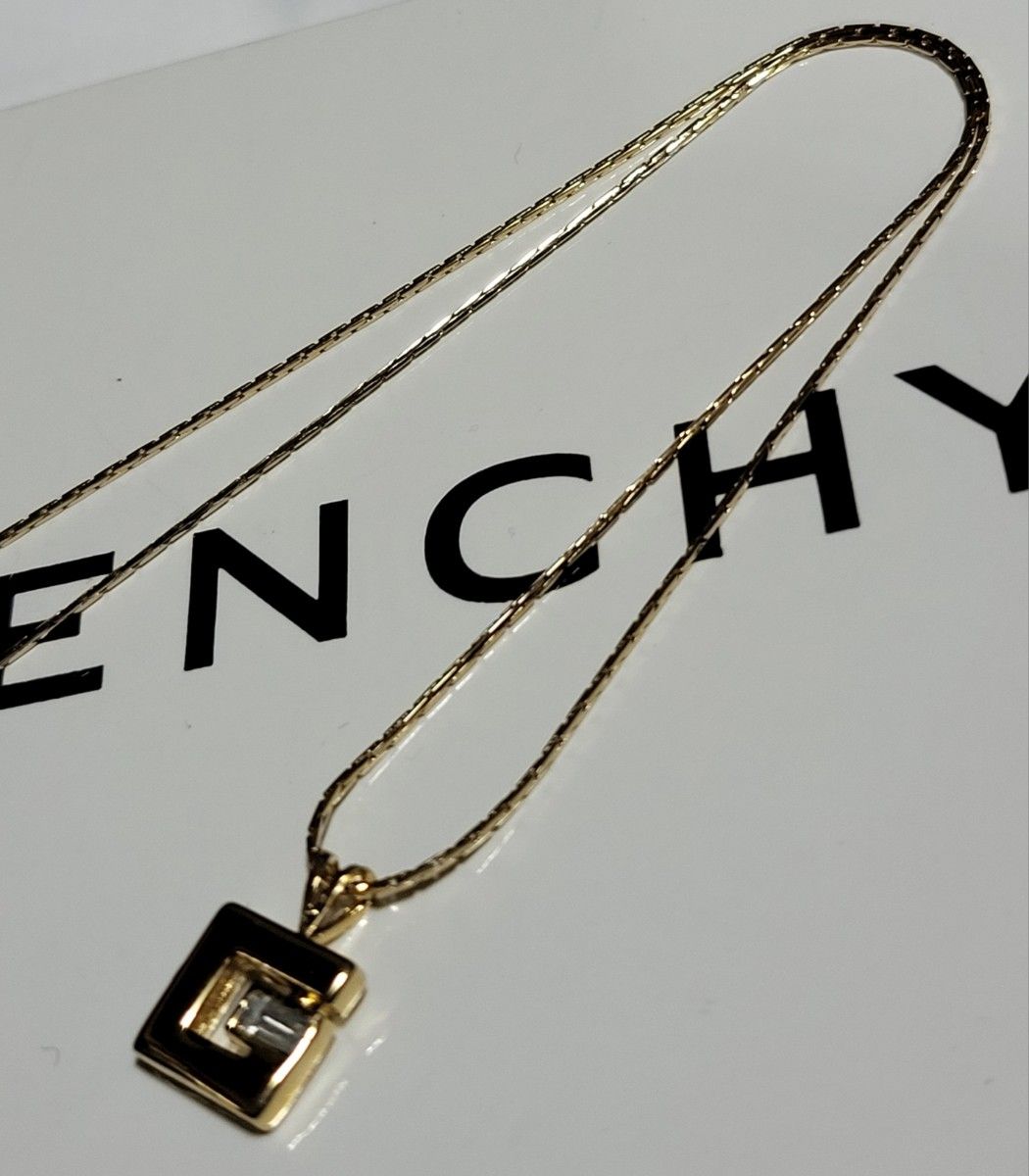 GIVENCHY ジバンシィ 一粒ストーン&ロゴ柄 ネックレス ゴールド GIVENCHY ジバンシィ 一粒ストーン&ロゴ柄 ネックレス ゴールド