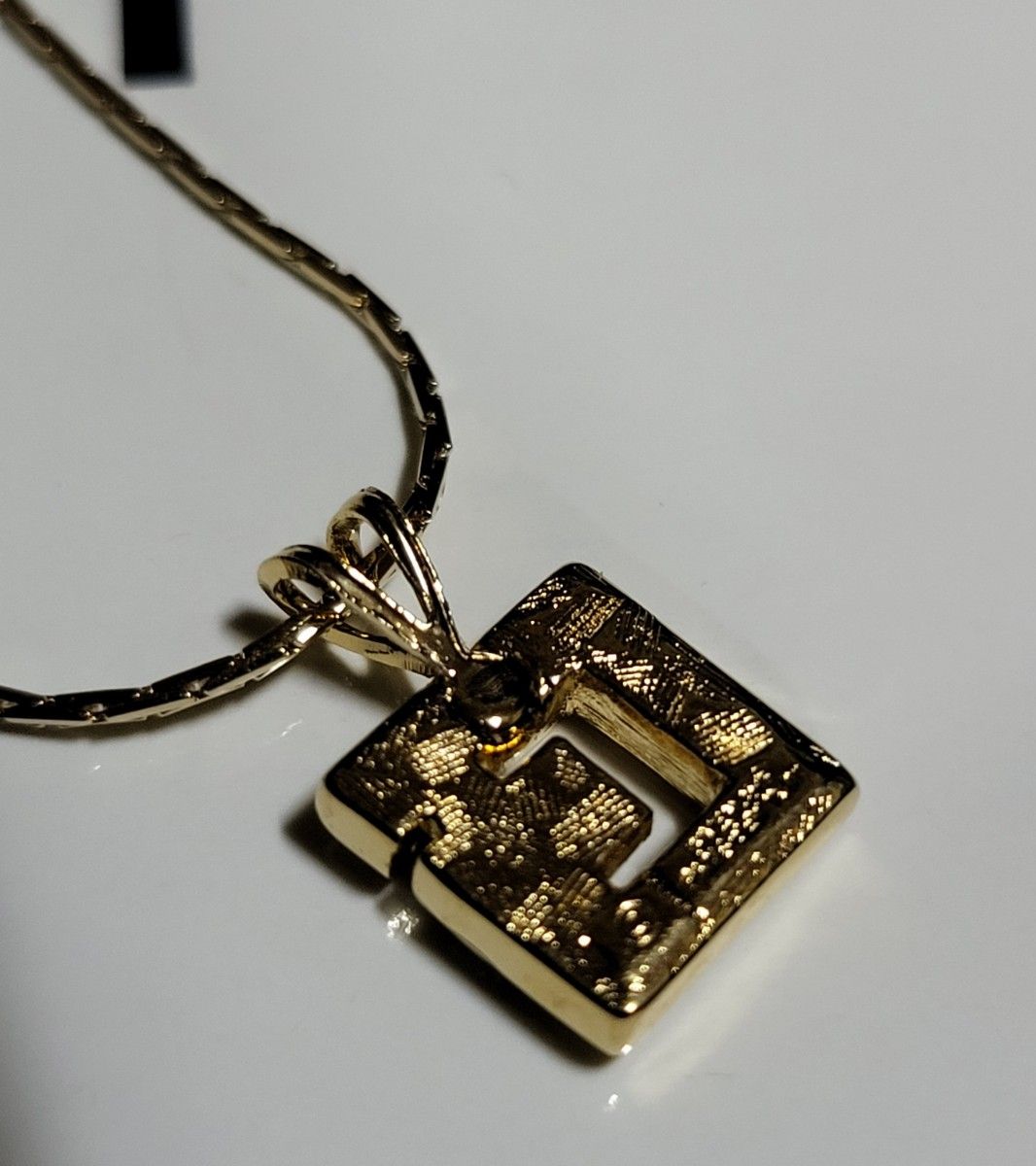 GIVENCHY ジバンシィ 一粒ストーン&ロゴ柄 ネックレス ゴールド GIVENCHY ジバンシィ 一粒ストーン&ロゴ柄 ネックレス ゴールド
