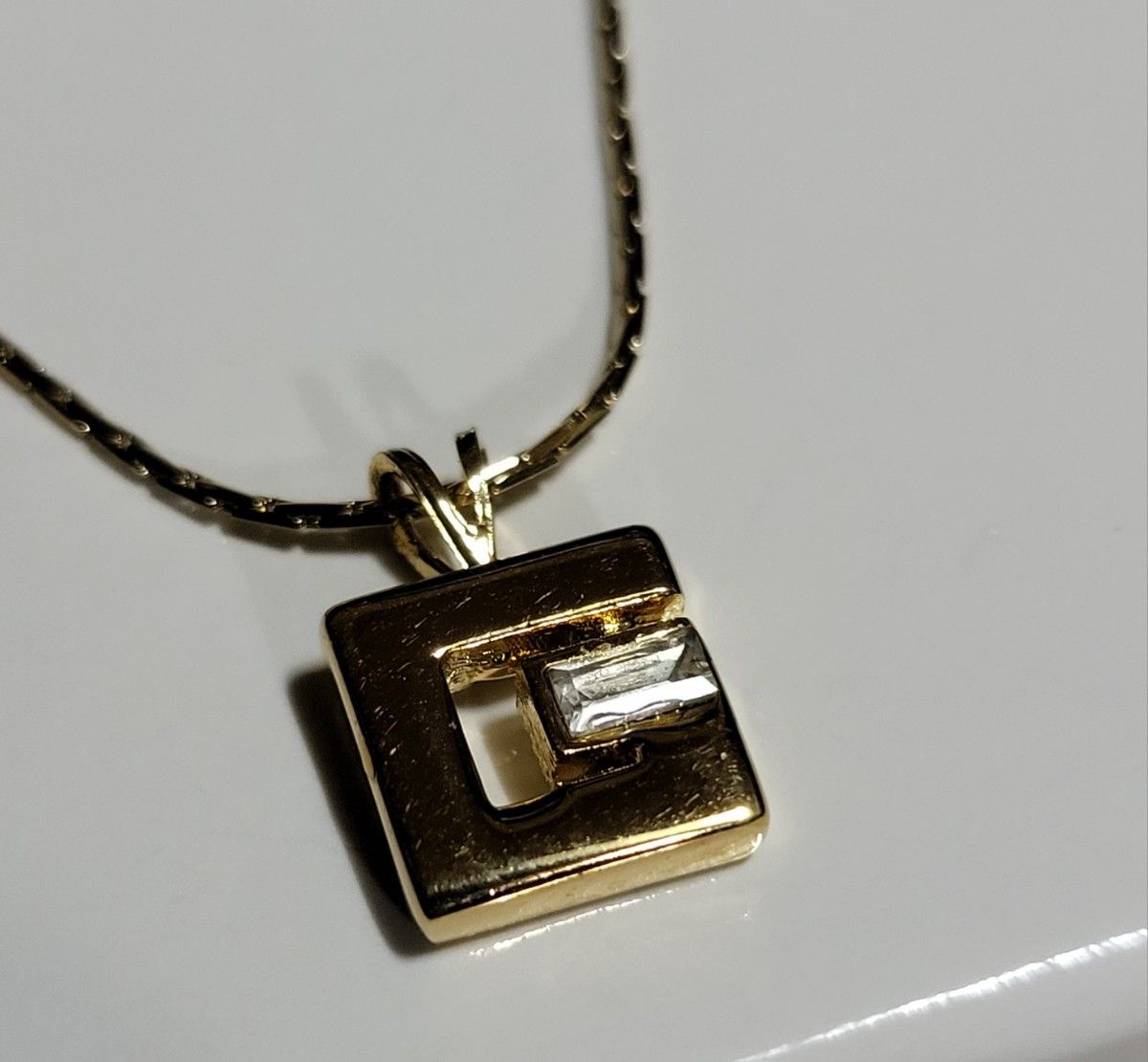 GIVENCHY ジバンシィ 一粒ストーン&ロゴ柄 ネックレス ゴールド GIVENCHY ジバンシィ 一粒ストーン&ロゴ柄 ネックレス ゴールド