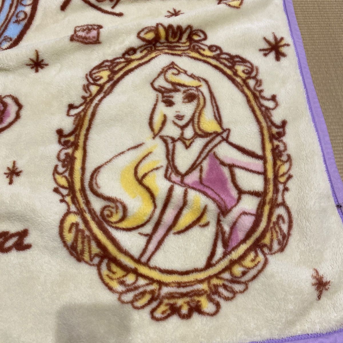 美品　ディズニープリンセス　子供用毛布　Disney ラプンツェル　シンデレラ
