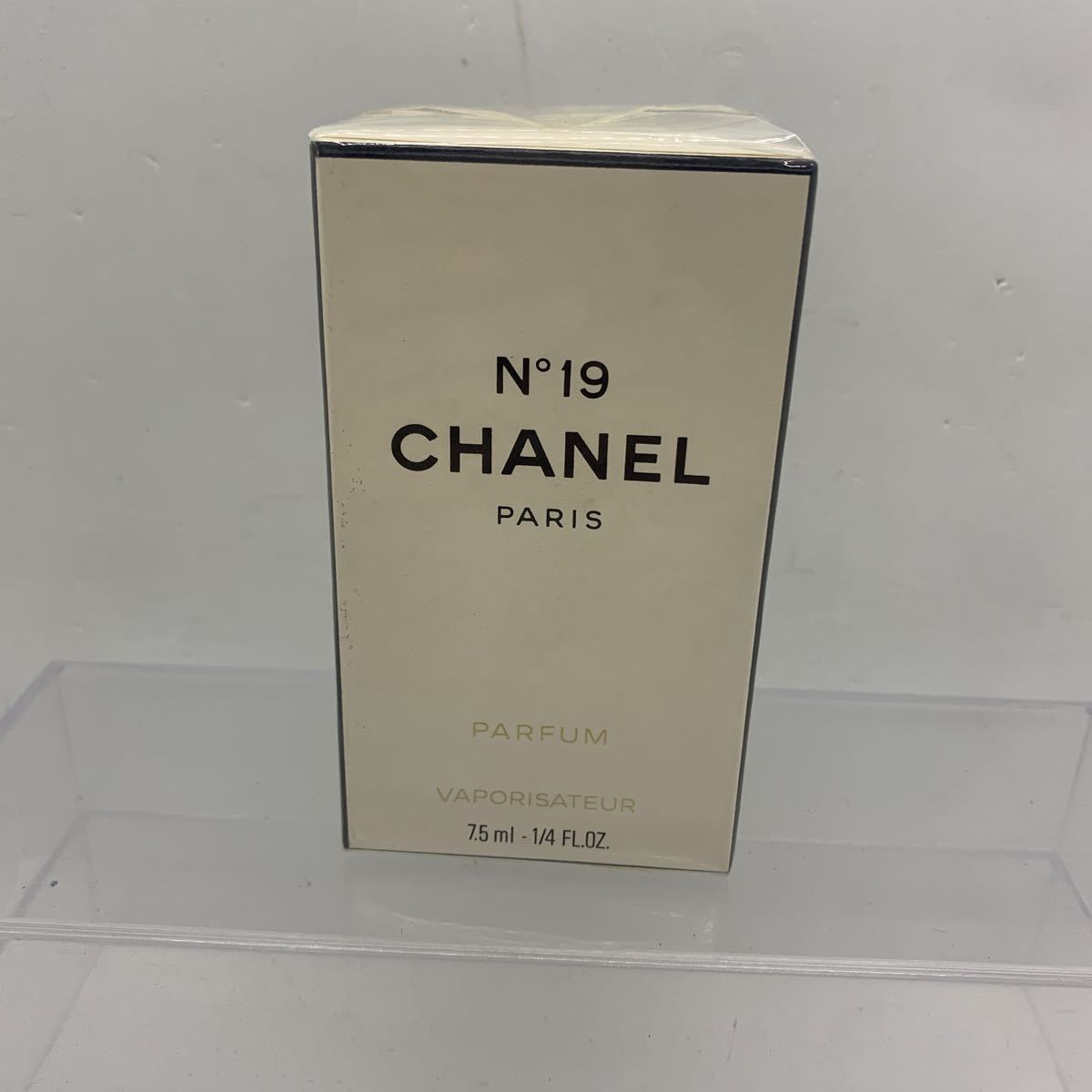 香水　新品未使用　未開封　CHANEL シャネル N°19 7.5ml 2208149_画像1