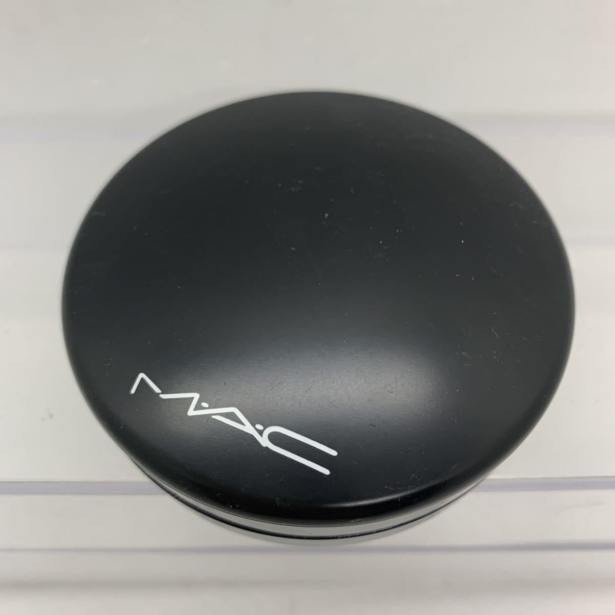 MAC face powder minelalaizs gold finish medium dark 22040340