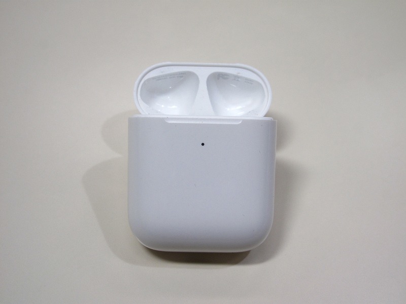 Apple純正 アップル Air Pods エアーポッズ ワイヤレスイヤホン A1938 充電ケースのみの出品です Wireless Charging Case_画像2