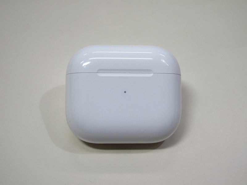 Apple純正 AirPods (第3世代 Lightning 充電ケース) A2897 MPNY3J/A エアーポッズ 充電ケースのみの出品です。_画像1