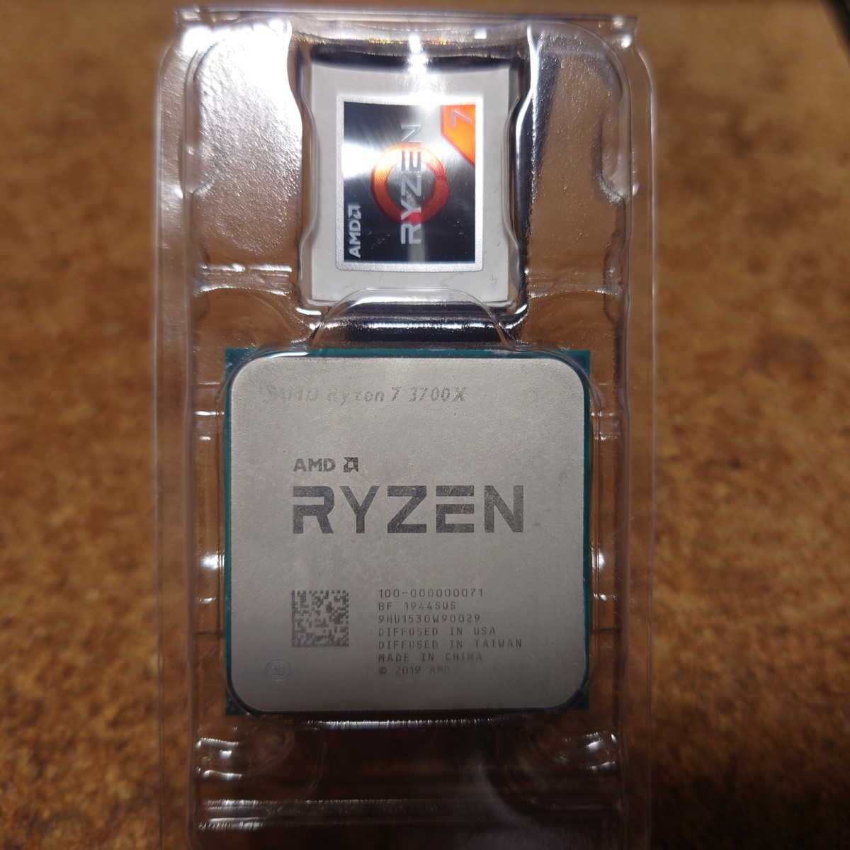 AMD Ryzen 7 3700X(リテールパッケージ ファン未使用)
