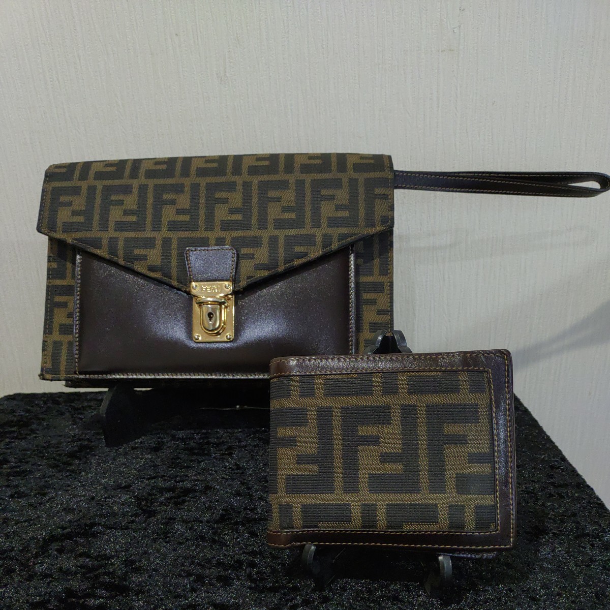 セカンドバッグ 財布 ２点セット FENDI バッグ 折り畳み財布 中古現状品 ヴィンテージ ズッカ柄 フェンディ クラッチバッグ _画像1