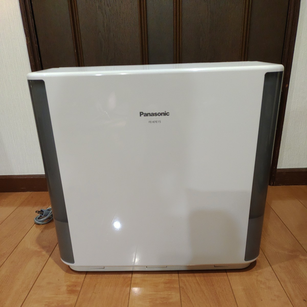 Panasonic 気化式加湿器 FE-KFE15-W 動作確認済み 中古現状品 2017年製 説明書あり 加湿機 パナソニック ホワイト 大容量 25畳～42畳_画像3