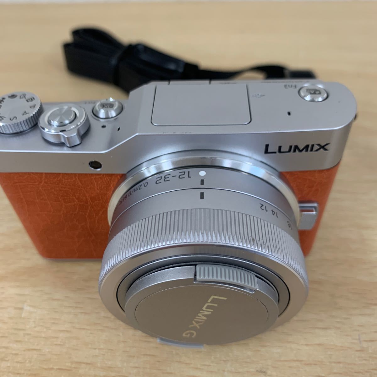 美品 Panasonic LUMIX DC-GF9 ダブルレンズキット ミラーレス一眼 デジタルカメラ 12-32mm 25mm_画像2