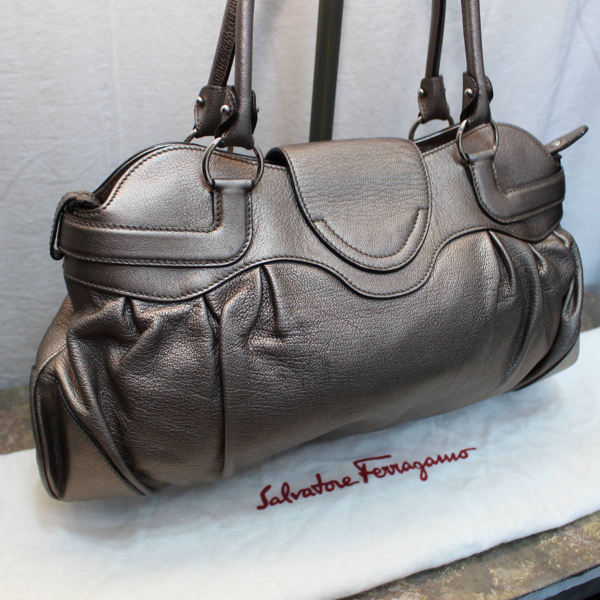 Salvatore Ferrgamo GANCHINI LEATHER HAND BAG MADE IN ITALY/サルヴァトーレフェラガモガンチーニレザーハンドバッグ