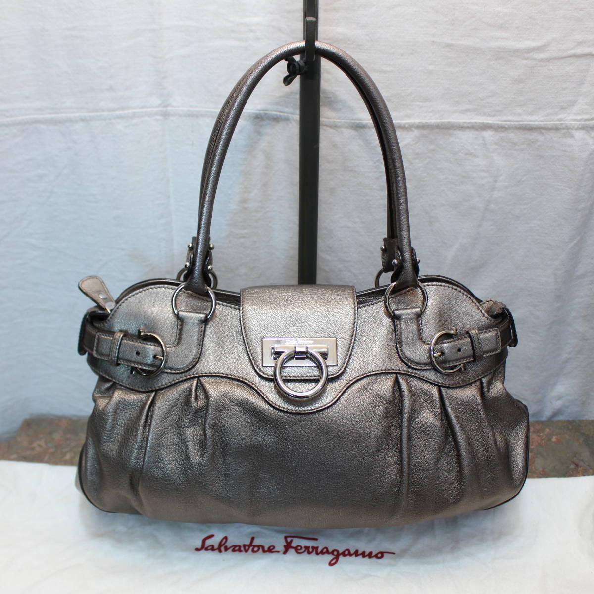 Salvatore Ferrgamo GANCHINI LEATHER HAND BAG MADE IN ITALY/サルヴァトーレフェラガモガンチーニレザーハンドバッグ