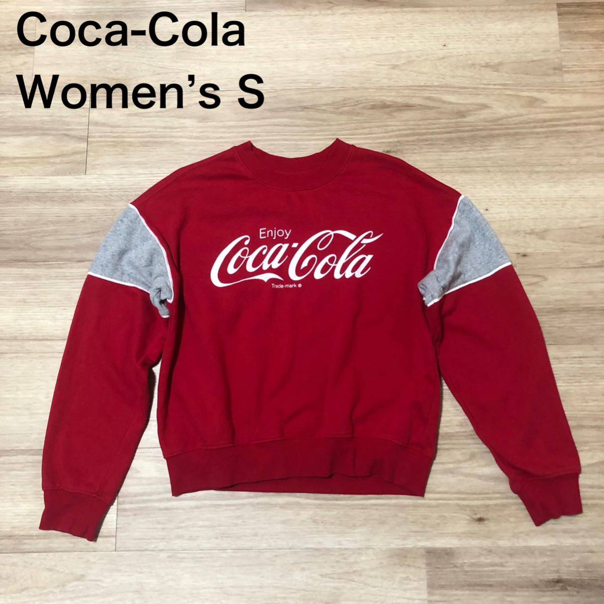 Coca-Colaレトロスウェットトレーナー 赤グレー レディースS Coca-Colaレトロスウェットトレーナー 赤グレー レディースS