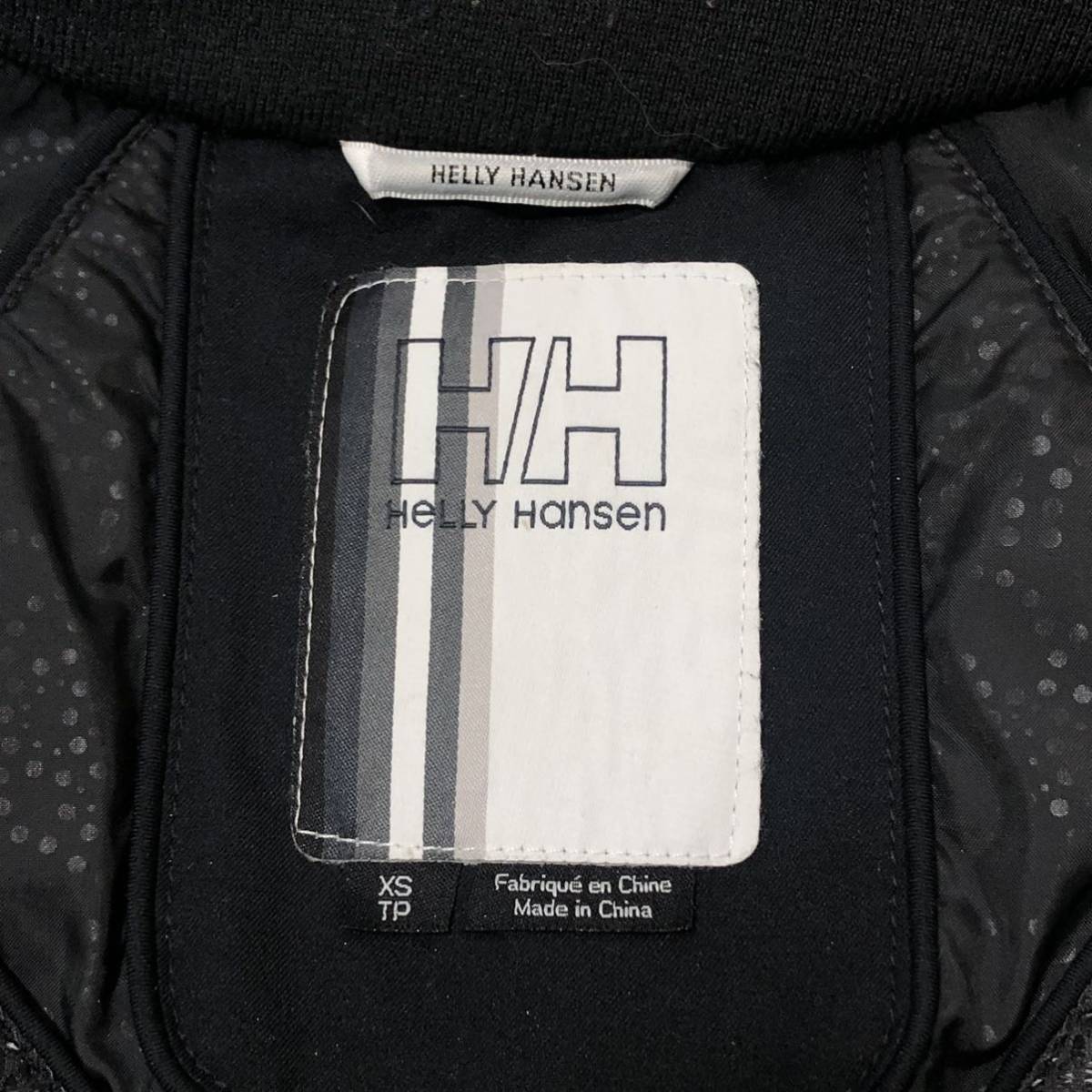 使用感ありHELLY HANSENジップアップスノージャケット黒ピンク 使用感ありHELLY HANSENジップアップスノージャケット黒ピンク