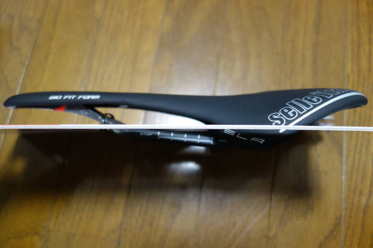 ◆ 送料350円~ セライタリア 135g SLR Kit Carbonio FLOW S2 Selle Italia キット カーボニオ カーボンレール サドル_画像4