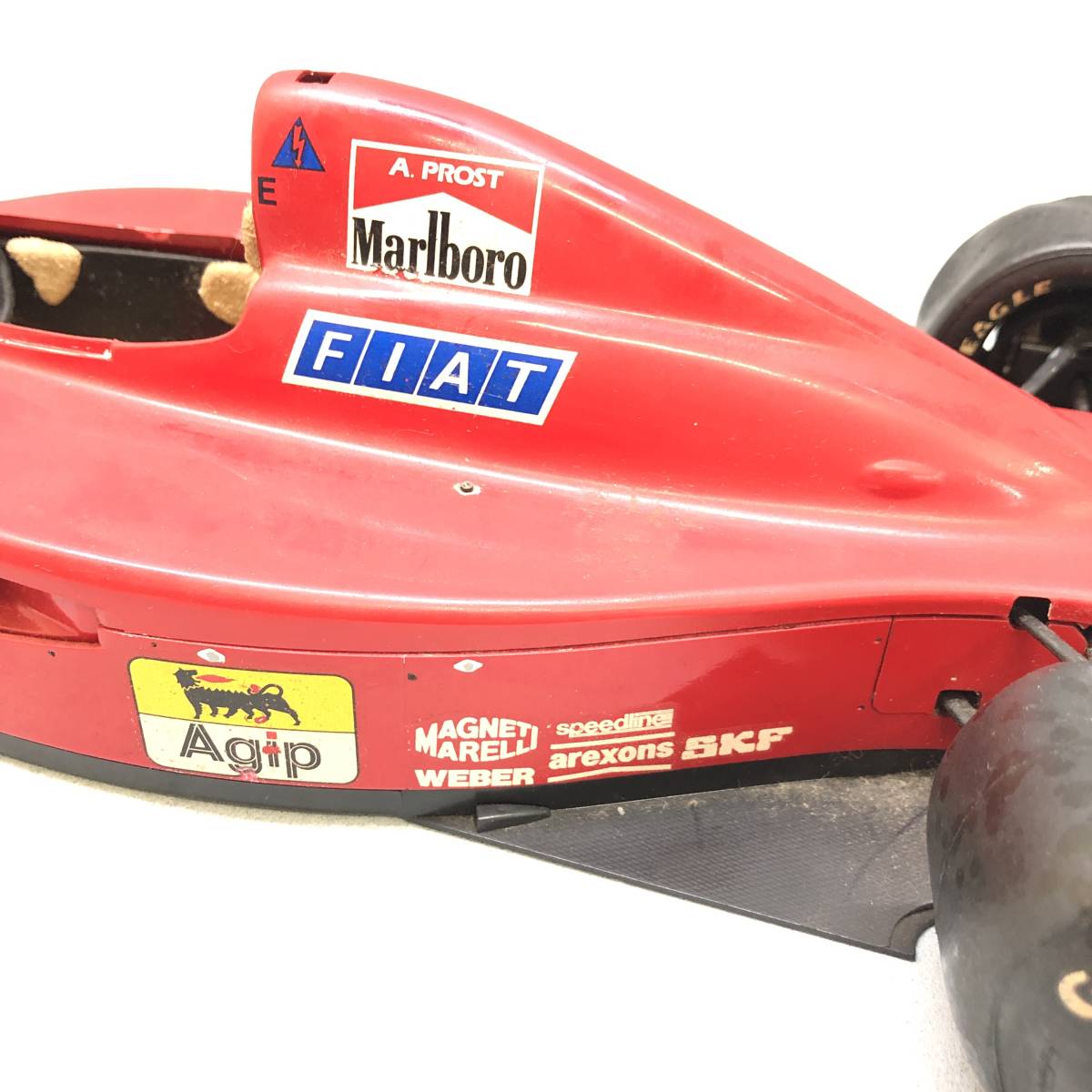 △ TAMIYA タミヤ フェラーリ 641 F190 完成品 1990年 F1 GP プラモデル 破損 キズ汚れ有 修復 部品取り ホビー ジャンク品 △C72074_画像5