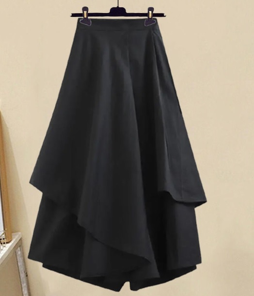 セーターとスカートの２点セット★新品☆大きいサイズ☆黒の重ね着風＆黒のシンプルAラインスカート_画像2
