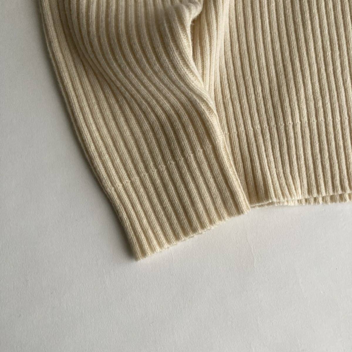 [ beautiful goods ]BEAMS PLUS Beams plaster toru neck knitted ribbed sweater middle gauge Basic eggshell white plain size M sk