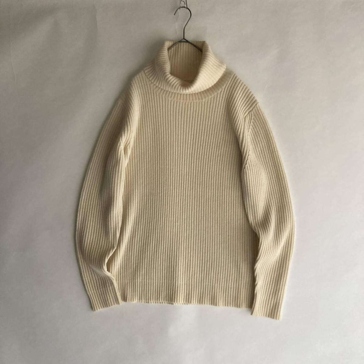 [ beautiful goods ]BEAMS PLUS Beams plaster toru neck knitted ribbed sweater middle gauge Basic eggshell white plain size M sk