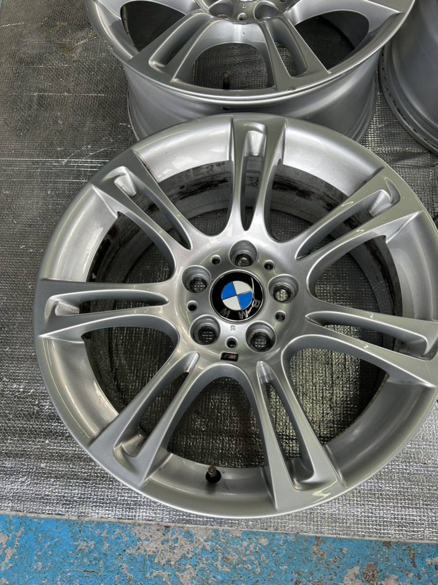 美品　BMW F10 F11 5シリーズ Mスポーツ 純正ホイール 18インチ 8J＋30 9J＋44 PCD120 5穴 ハブ径約72.5ミリ スタッドレス用などに_画像2