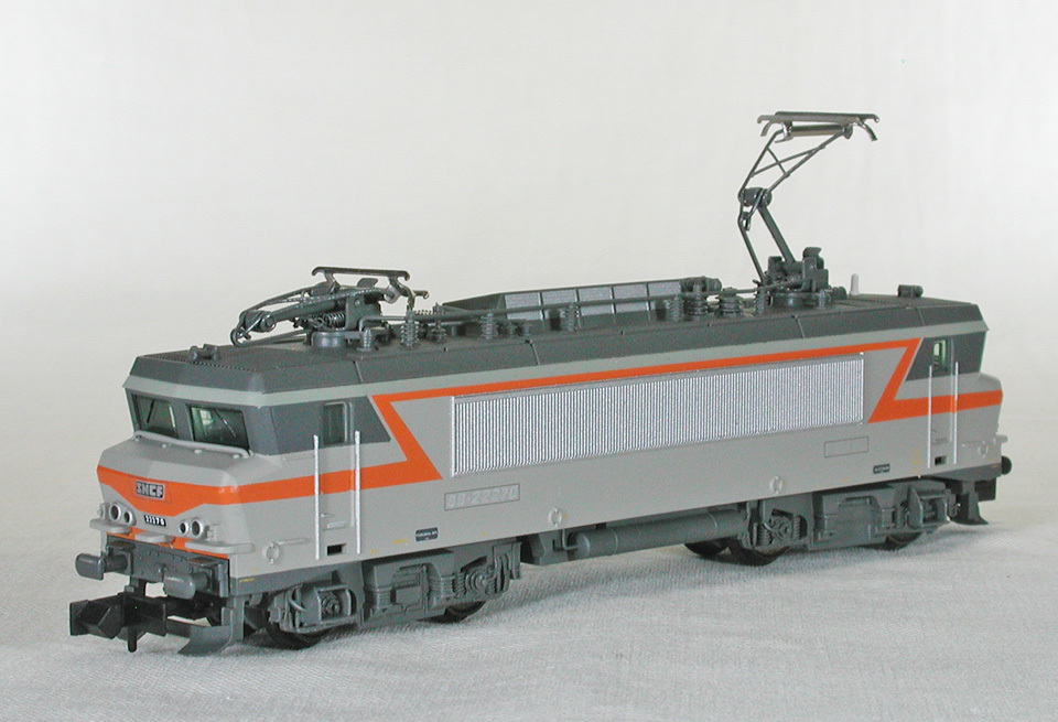 MINITRIX #16005 ＳＮＣＦ （フランス鉄道） ＢＢ２２２００型複電源電気機関車 ベトン塗装 エンカルデロゴ_画像2