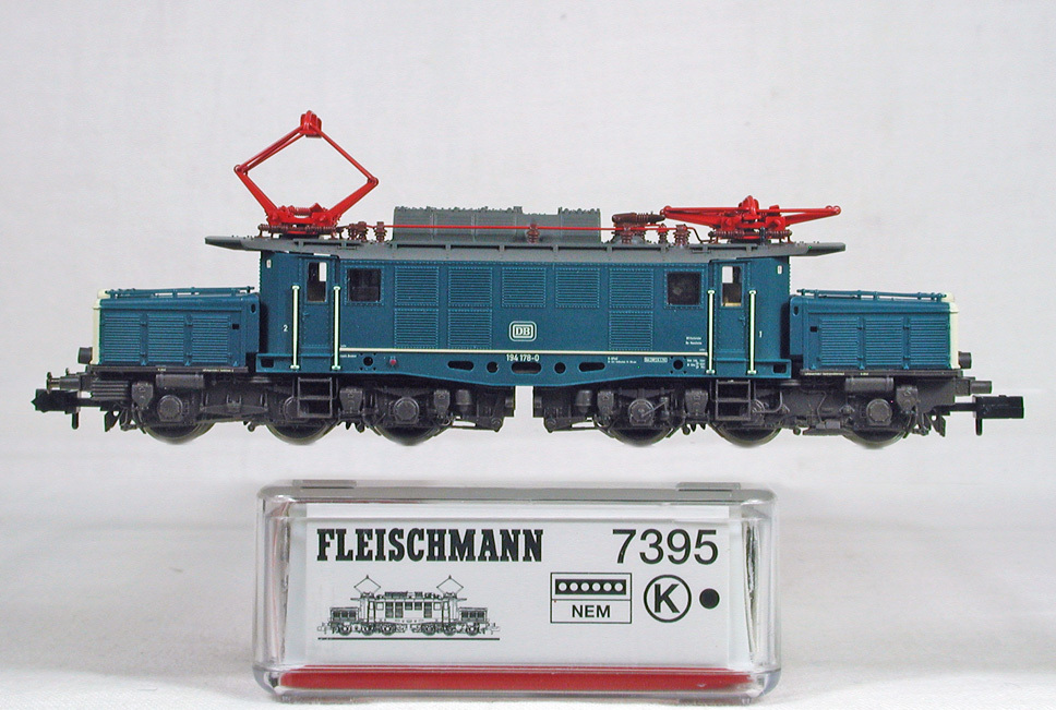 FLEISCMNANN #7395 ＤＢ（旧西ドイツ国鉄） ＢＲ１９４型電気機関車（トルコブルー／ベージュ）
