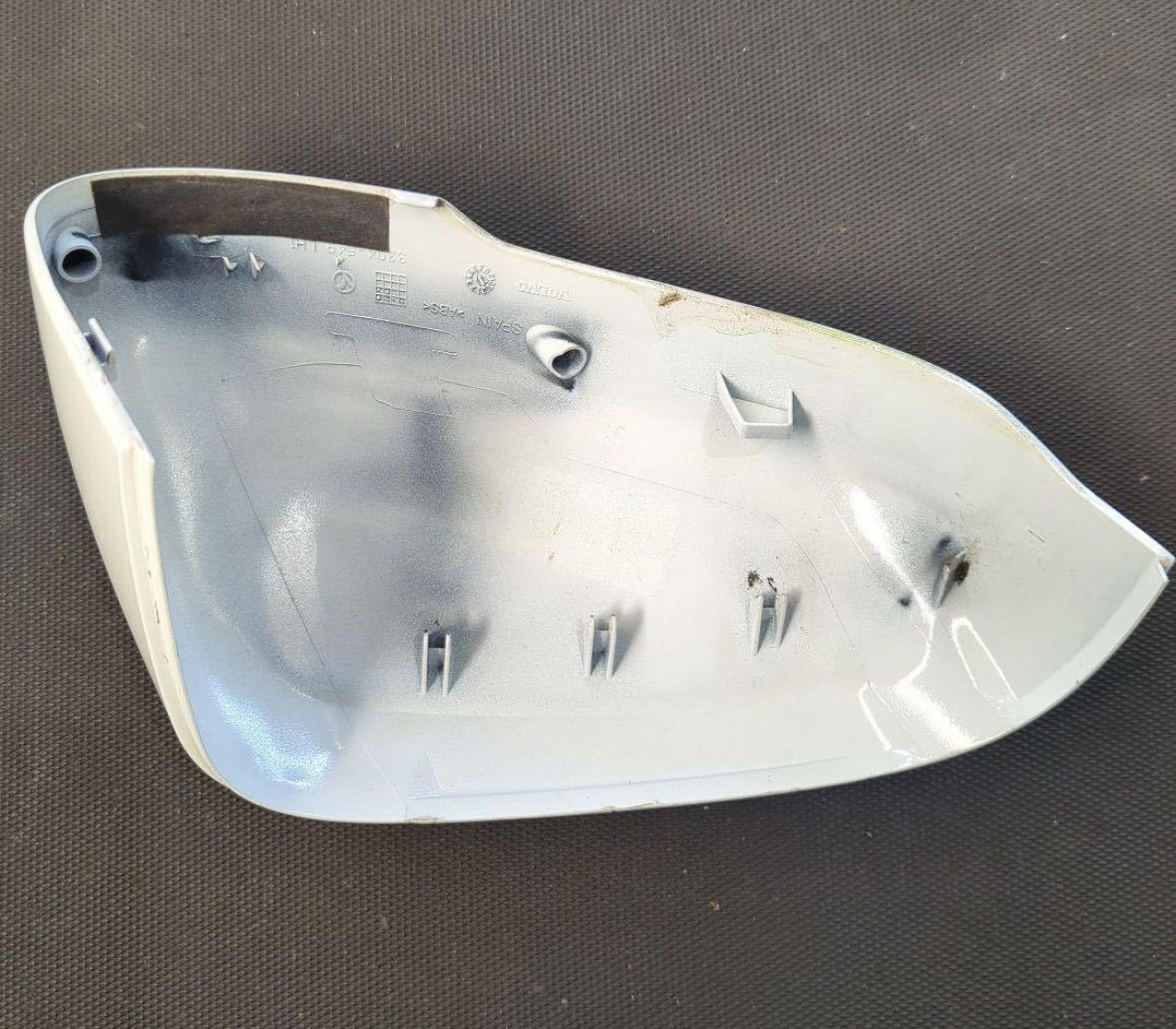  Volvo V40 original left door mirror cover ( white )