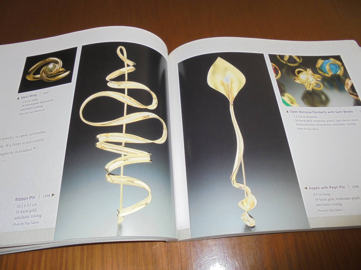 ゴールドマスターズ　一流アーティストによる作品集　Masters, Gold　ゴールドジュエリー　界最高の金細工師 40 人